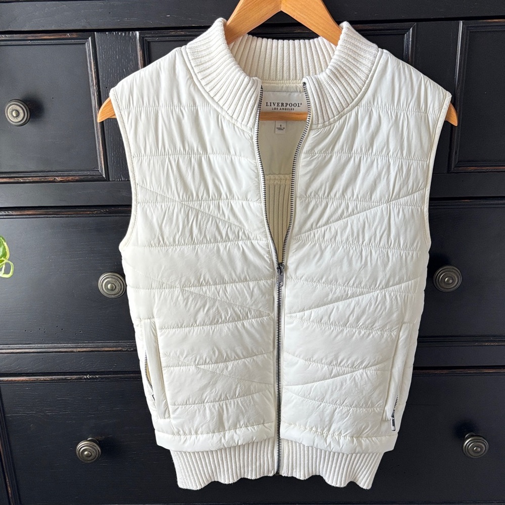 Liverpool Los Angeles size S Puffer Sweater Vest in color Porcelain
